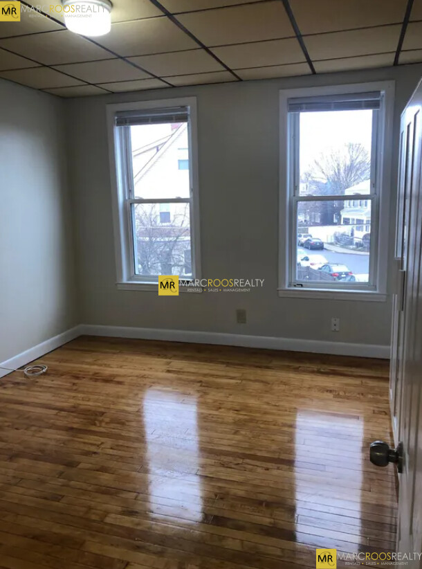 77 Lyman Ave, Tufts University