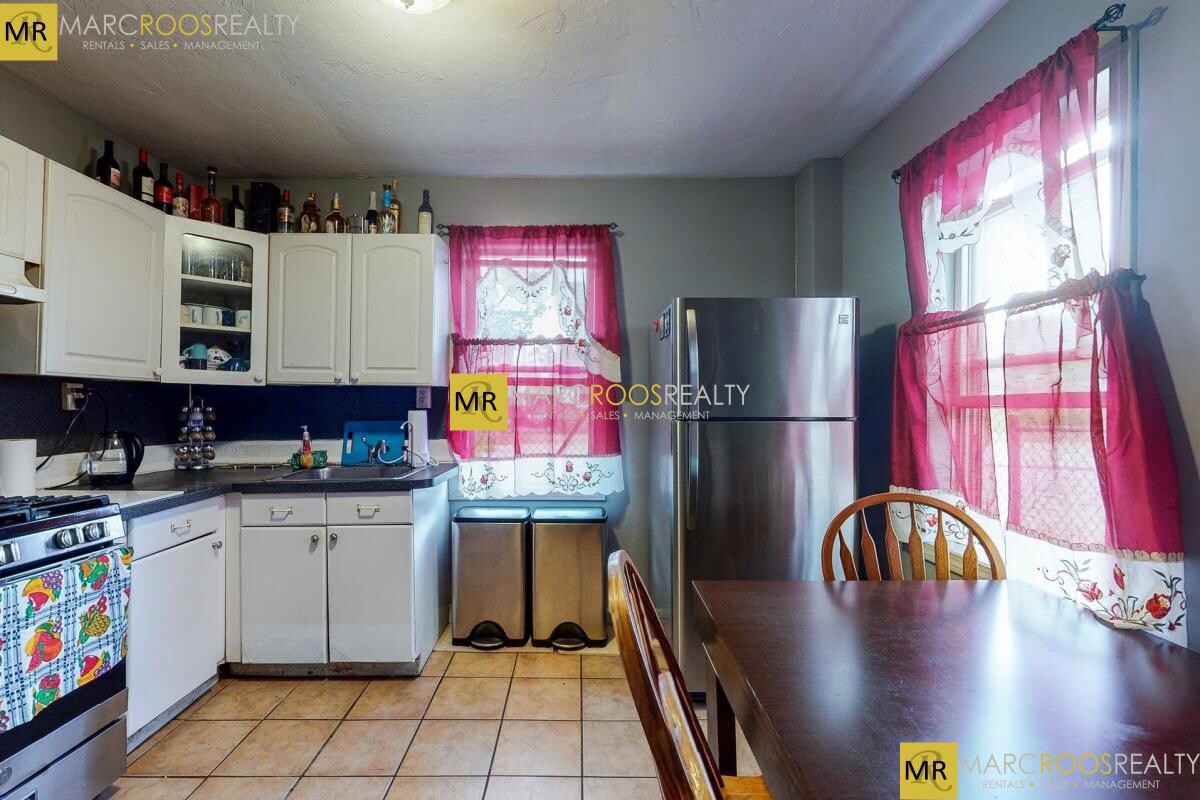 162R Chelsea St, East Boston
