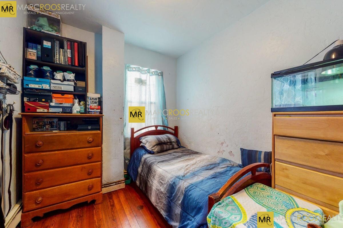 162R Chelsea St, East Boston