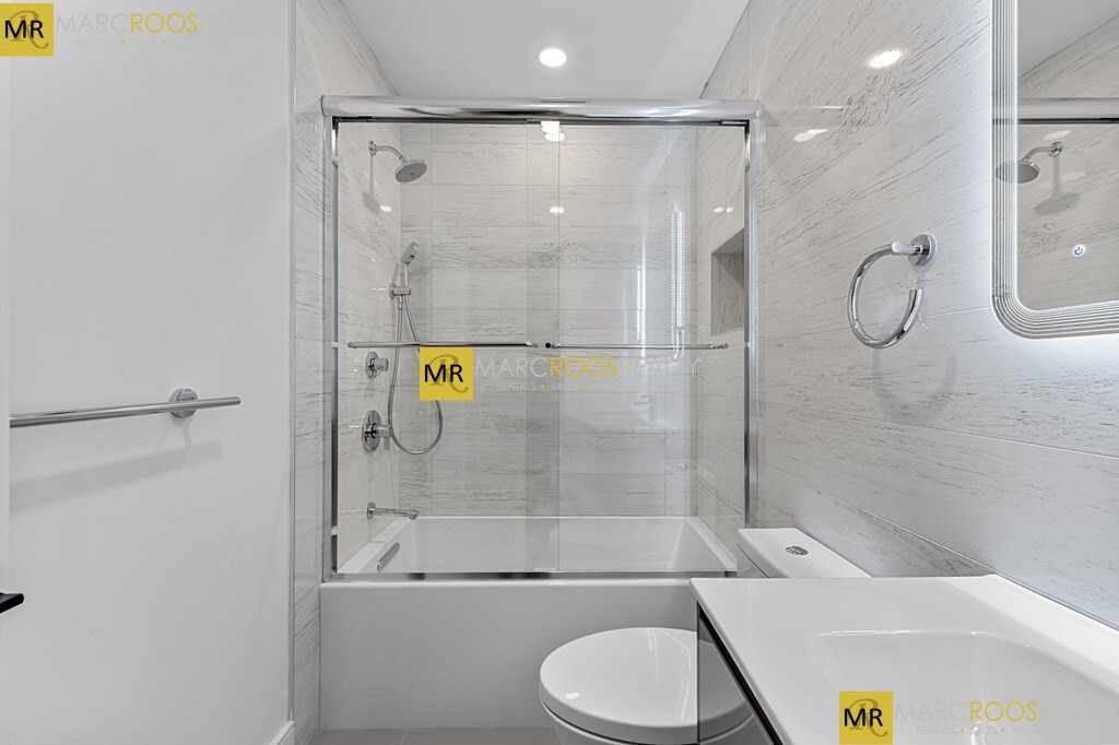 535 Newbury St, Fenway