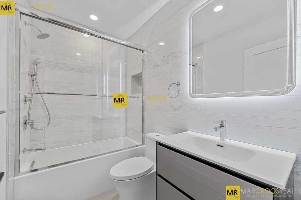 535 Newbury St, Fenway