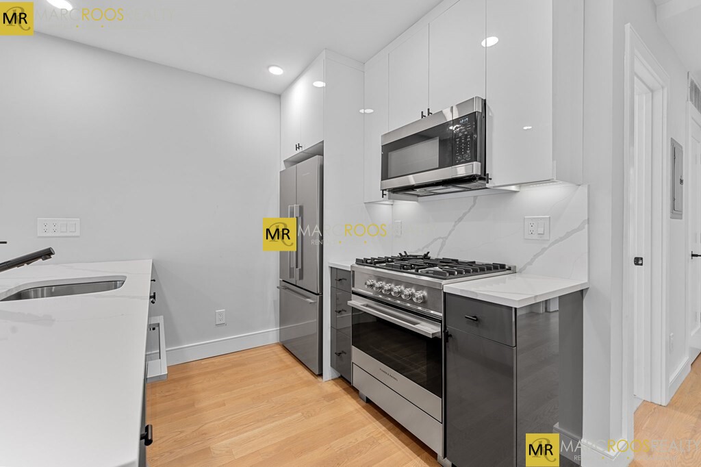 535 Newbury St, Fenway