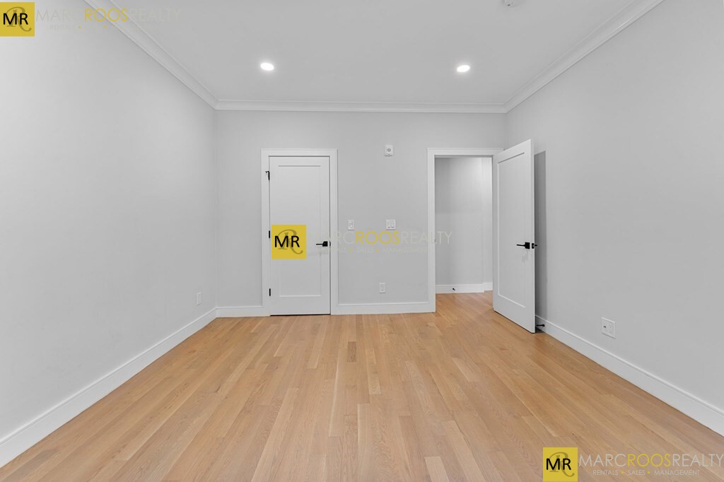 535 Newbury St, Fenway