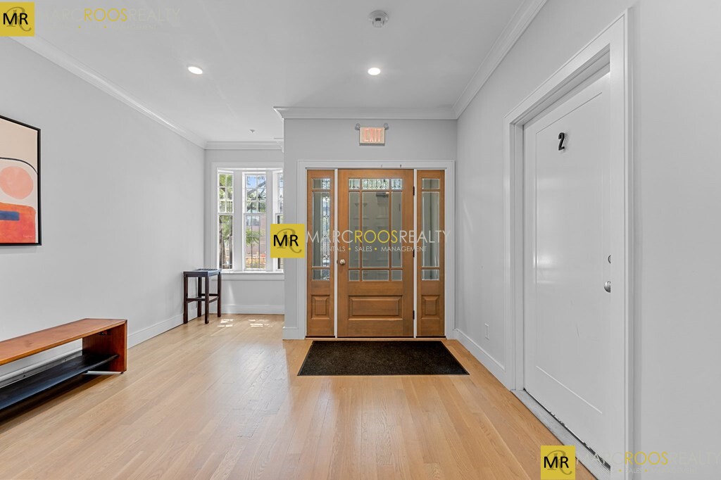 535 Newbury St, Fenway