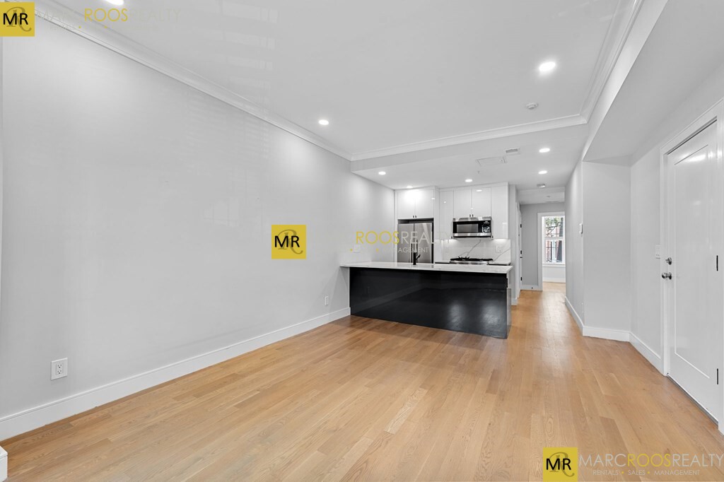 535 Newbury St, Fenway