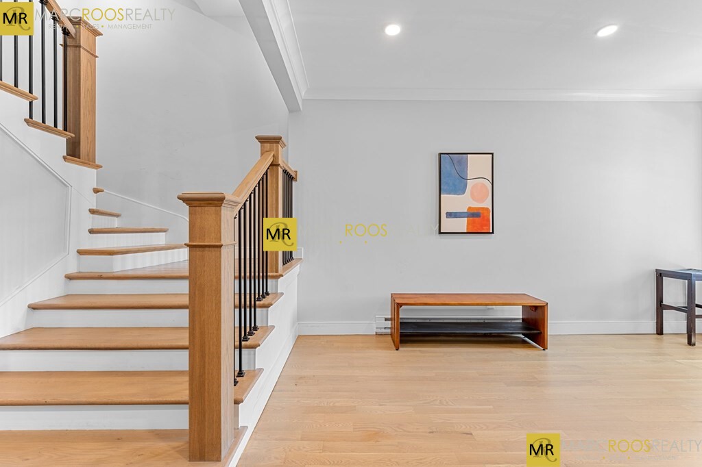 535 Newbury St, Fenway