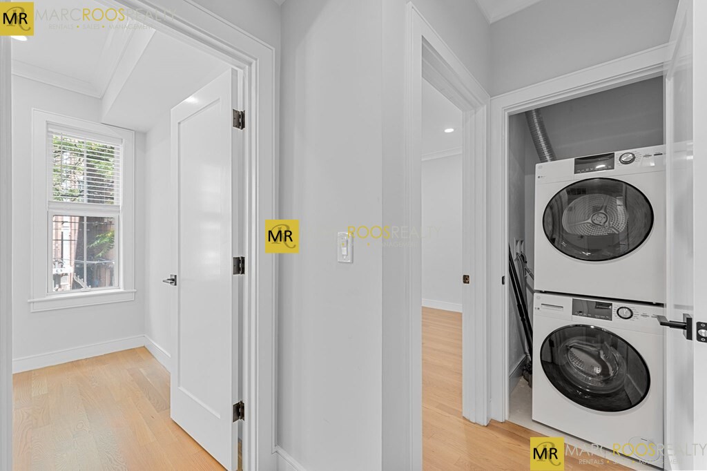 535 Newbury St, Fenway