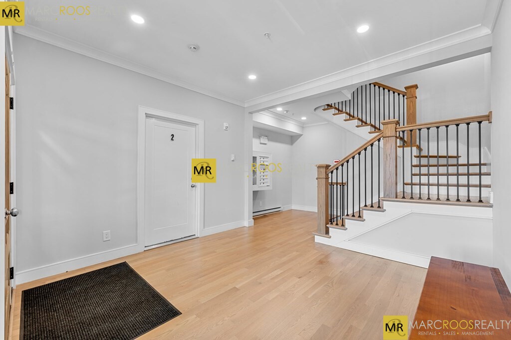 535 Newbury St, Fenway