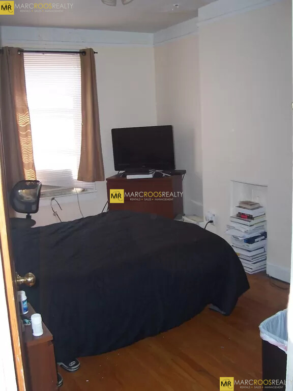 Photo 3 of 684 Parker St. Unit 2