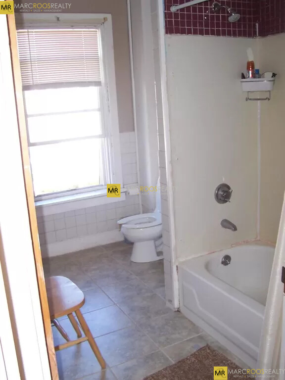 Photo 4 of 684 Parker St. Unit 2