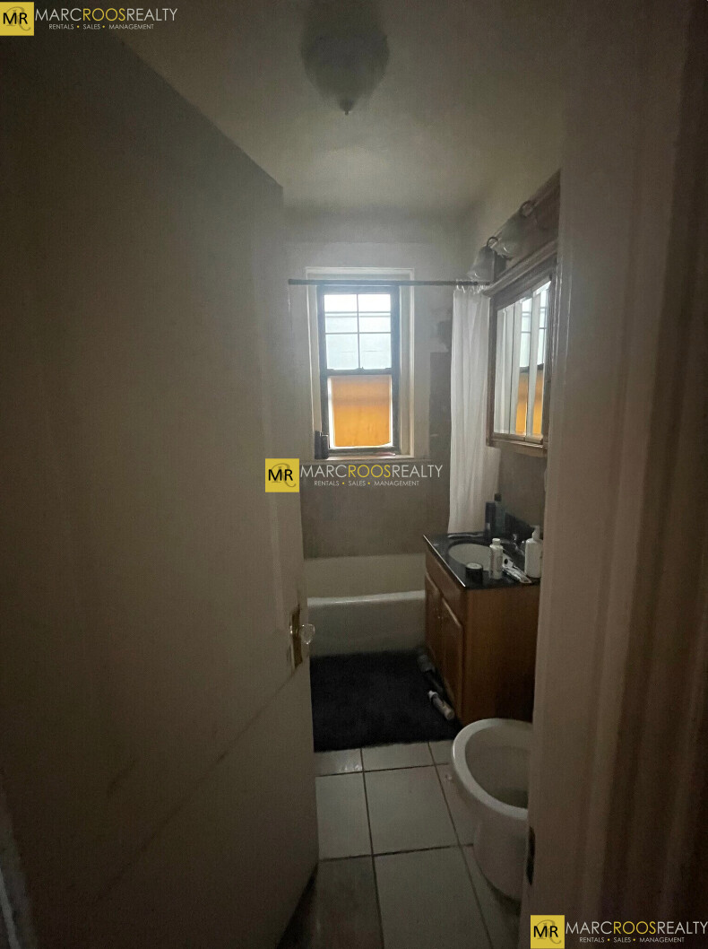 204 Hemenway St, Fenway