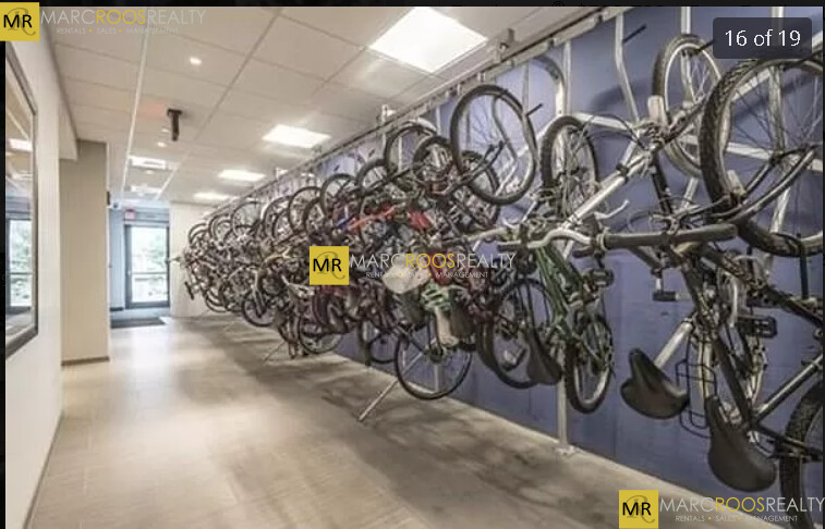 80 Fenwood Rd, Longwood