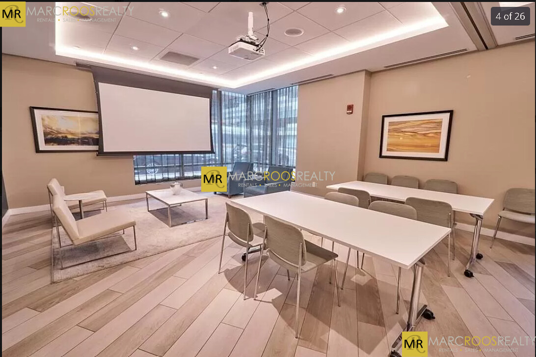 80 Fenwood Rd, Longwood