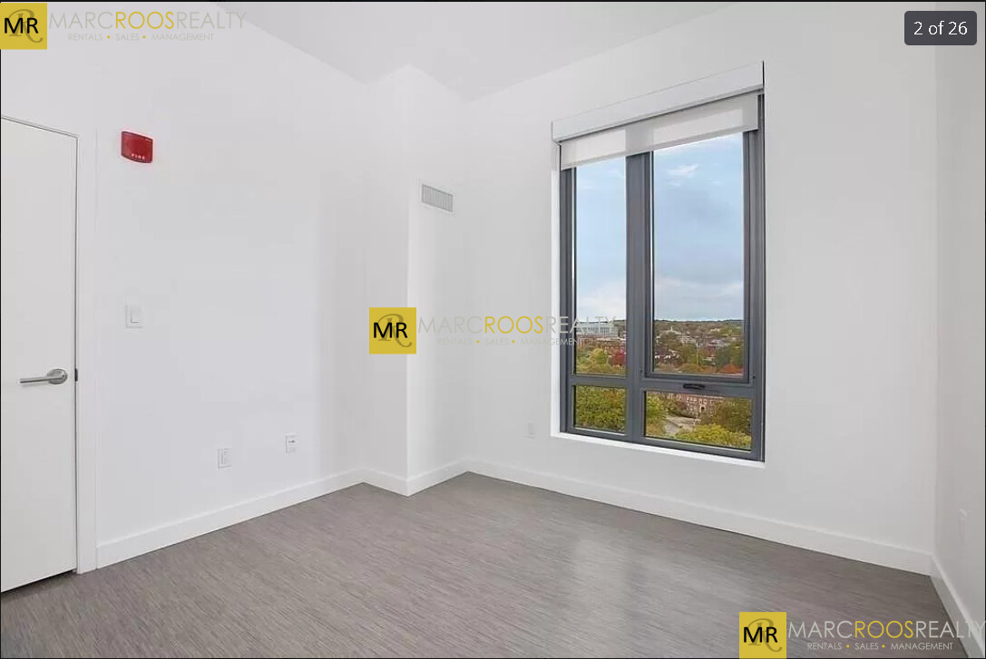 80 Fenwood Rd, Longwood