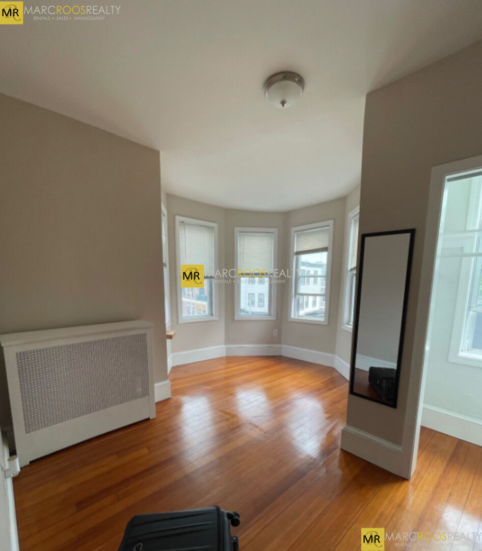 Photo 4 of Maverick St. Unit 3