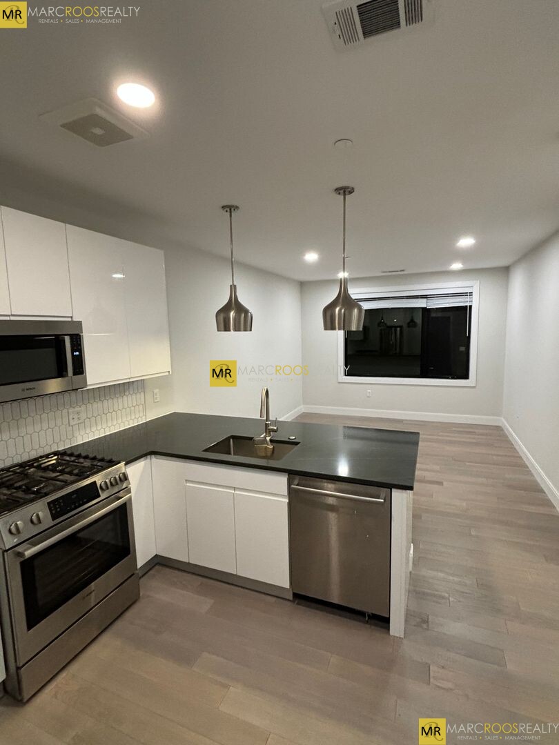 152 Liverpool St, East Boston