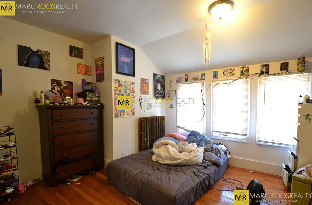 Photo 8 of Lyne Rd. Unit 2