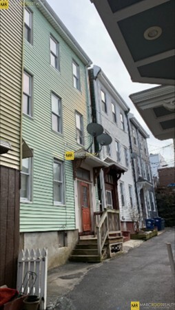 8 Cheever Ct, East Boston