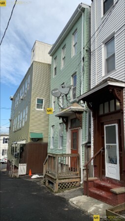 8 Cheever Ct, East Boston