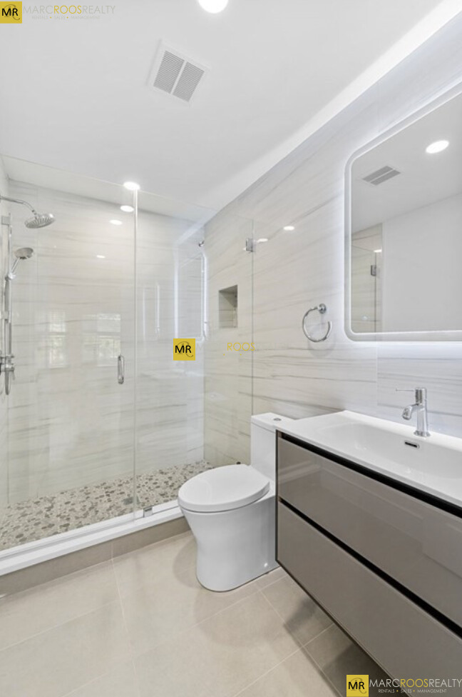 535 Newbury St, Fenway