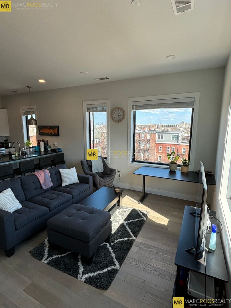 152 Liverpool St, East Boston