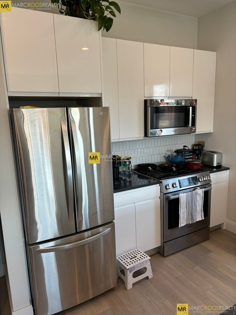 152 Liverpool St, East Boston