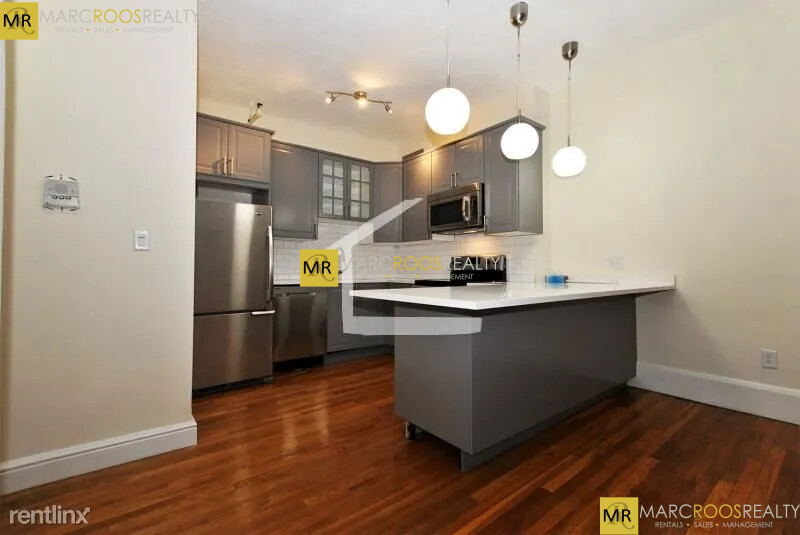 922 Beacon St, Fenway