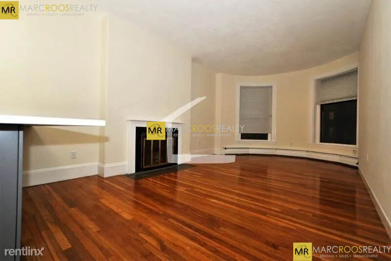 922 Beacon St, Fenway