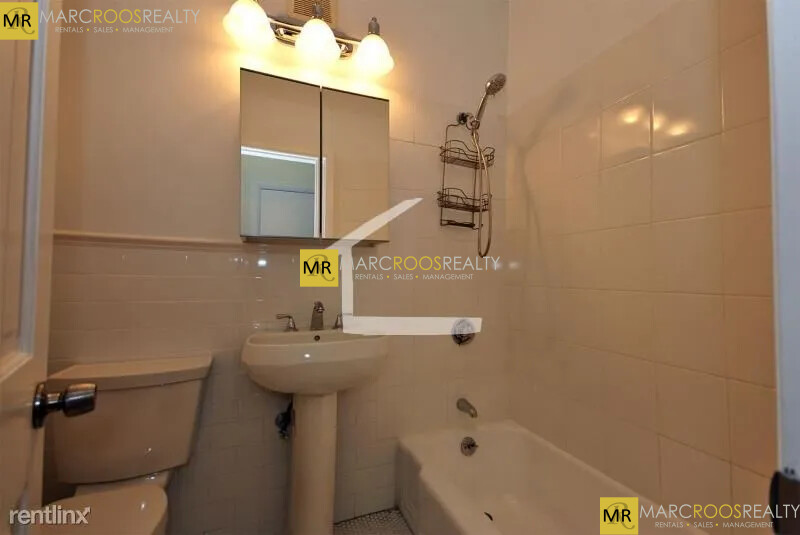 922 Beacon St, Fenway