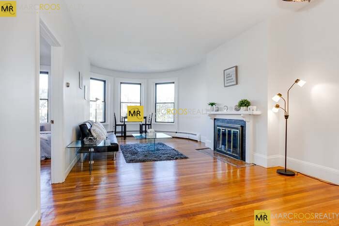 922 Beacon St, Fenway