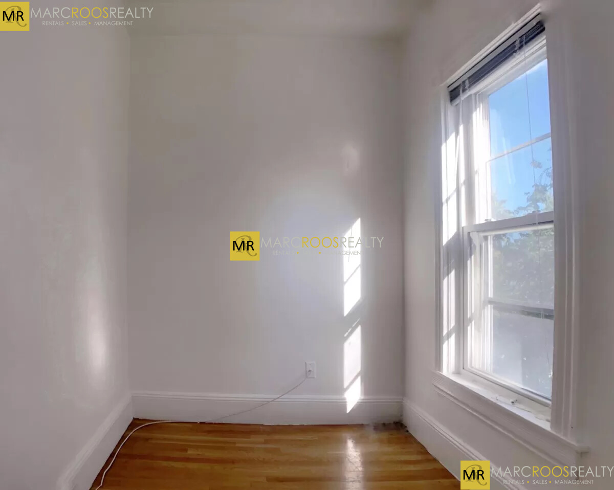 106 Byron St, East Boston