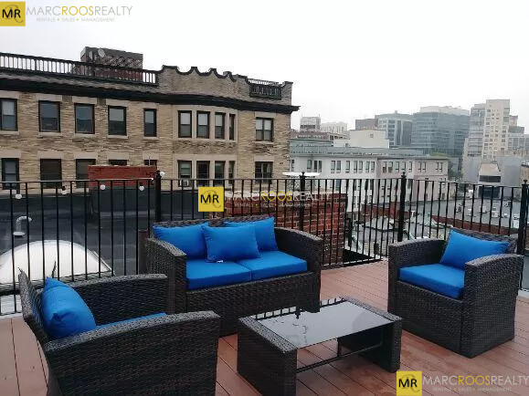 869 Beacon St, Fenway