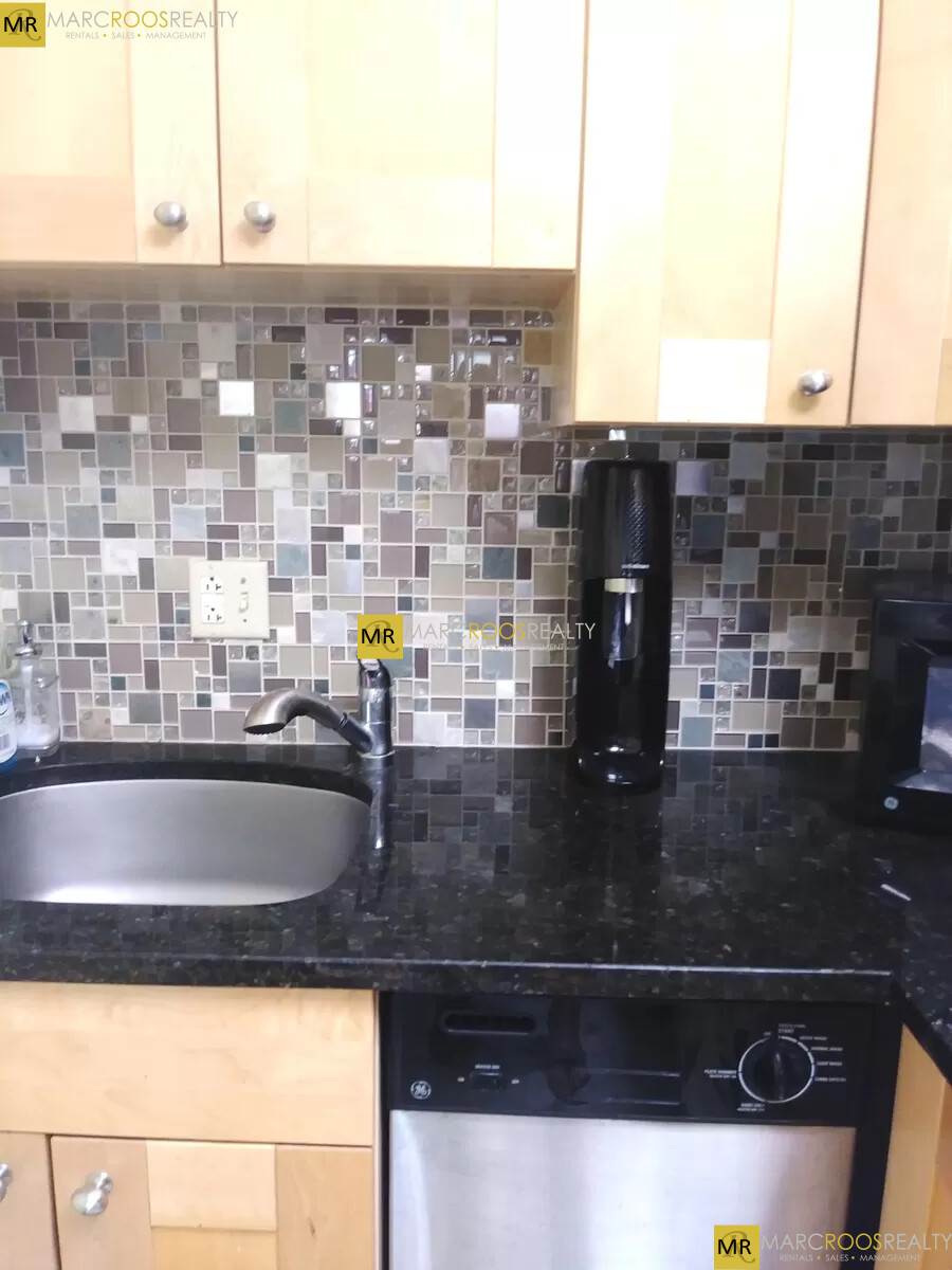 869 Beacon St, Fenway