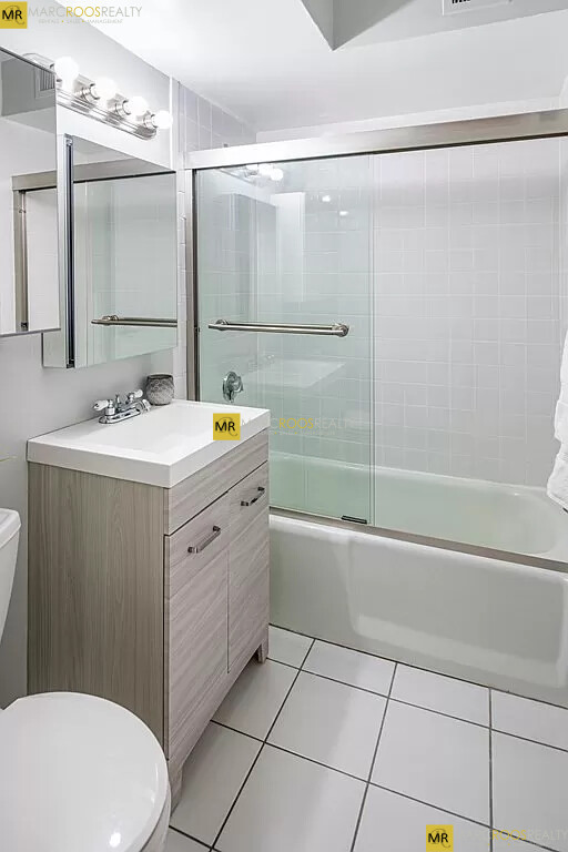 566 Commonwealth Ave, Fenway