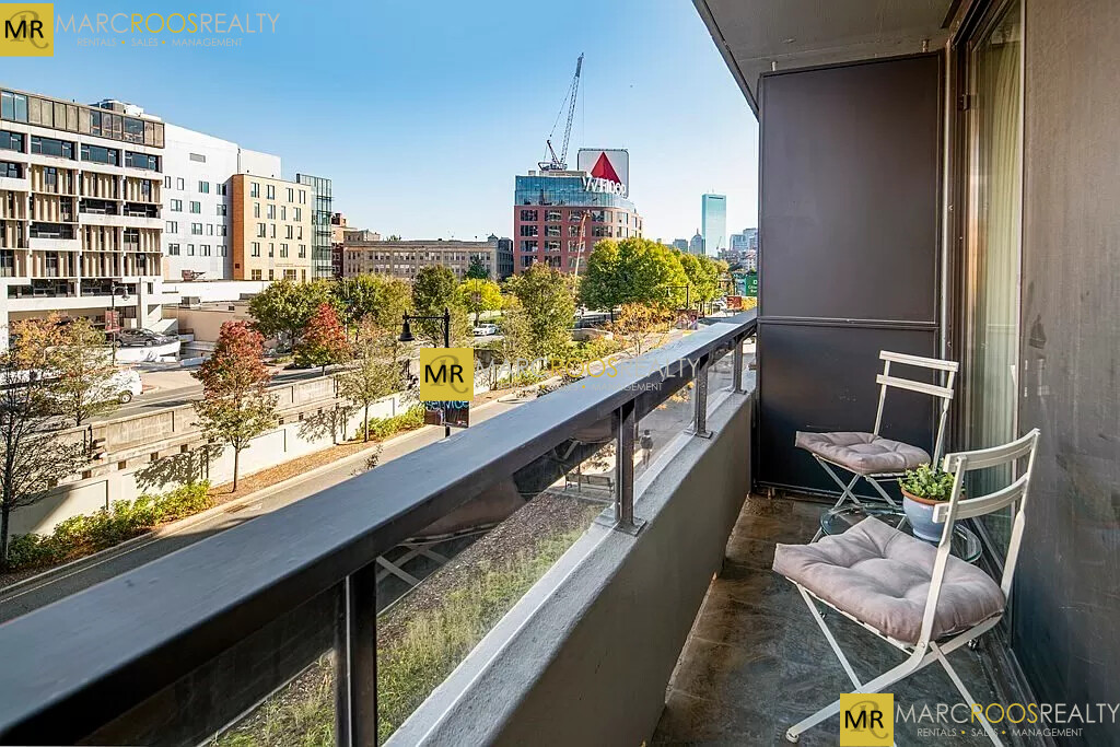 566 Commonwealth Ave, Fenway