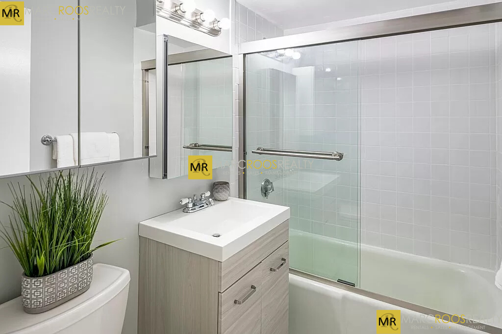 566 Commonwealth Ave, Fenway