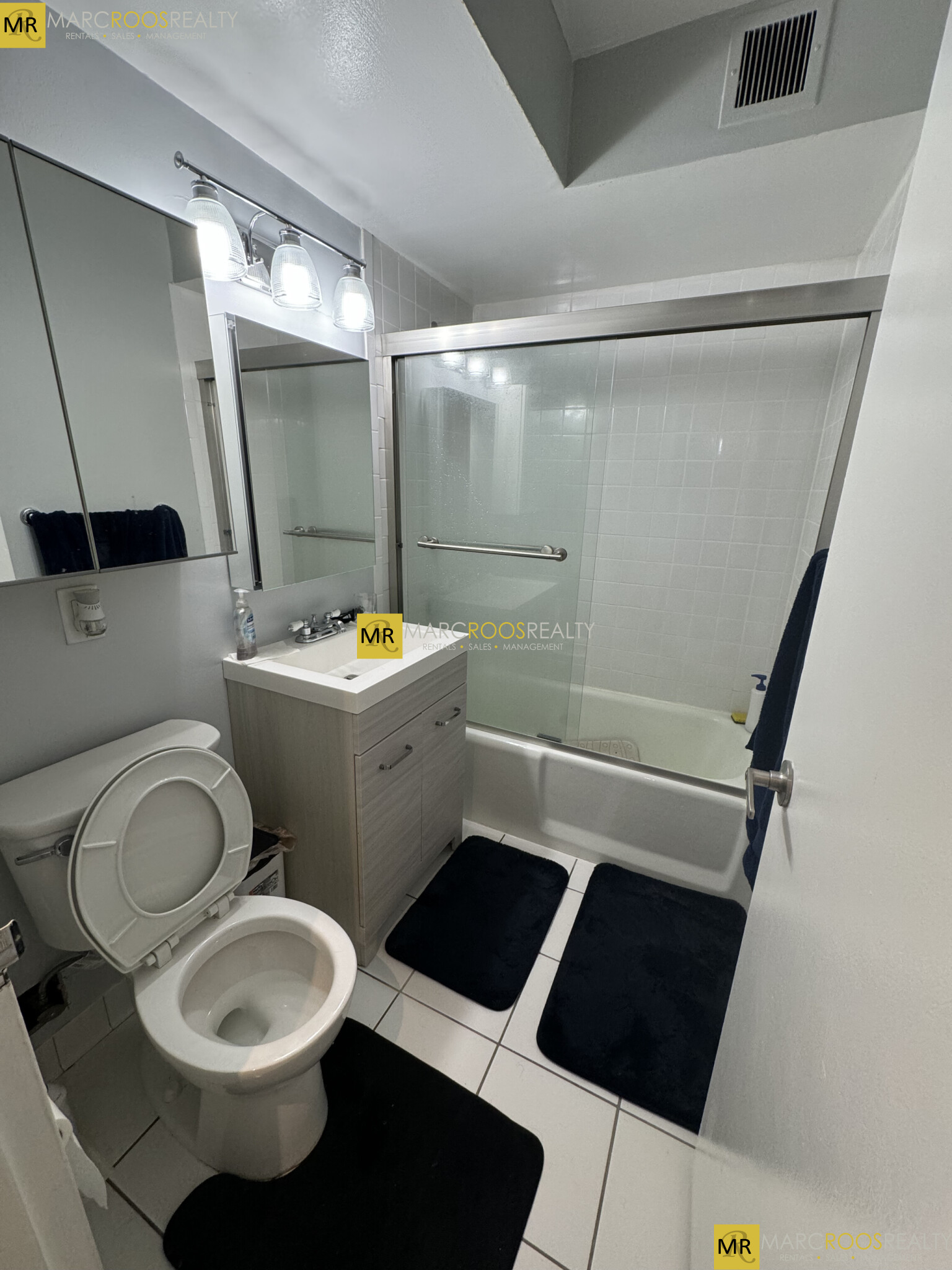 566 Commonwealth Ave, Fenway