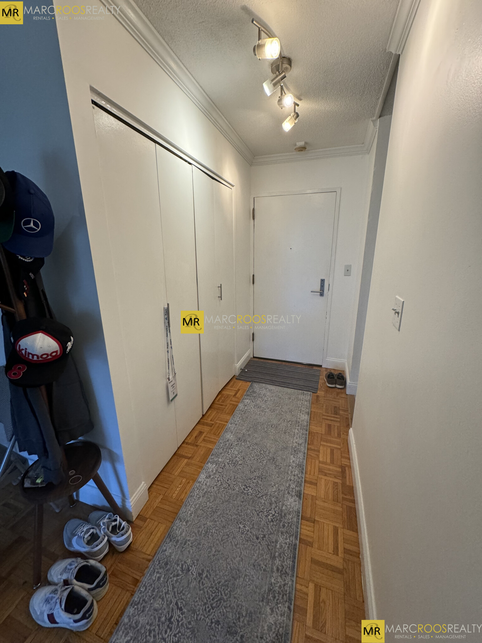 566 Commonwealth Ave, Fenway