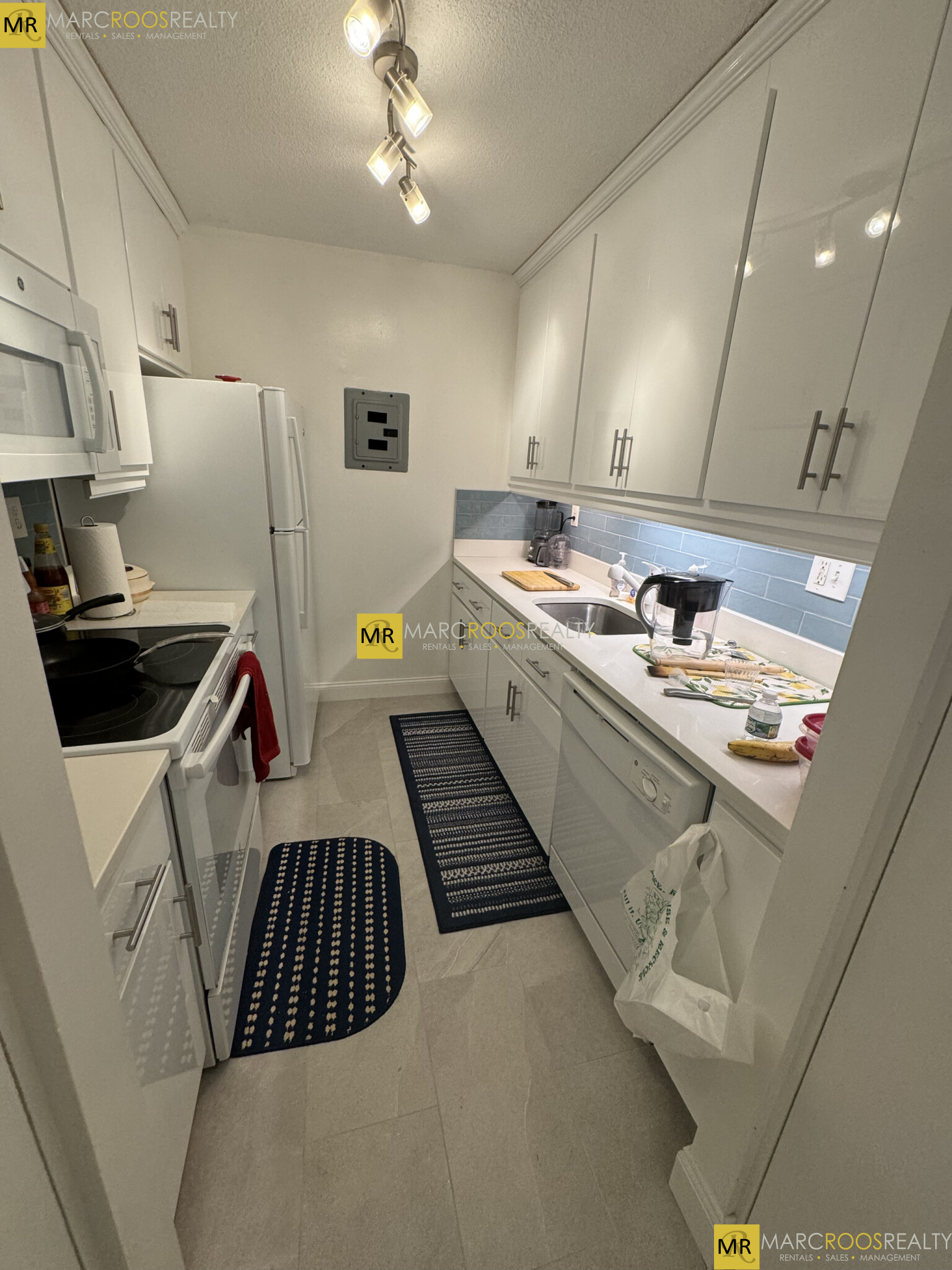 566 Commonwealth Ave, Fenway