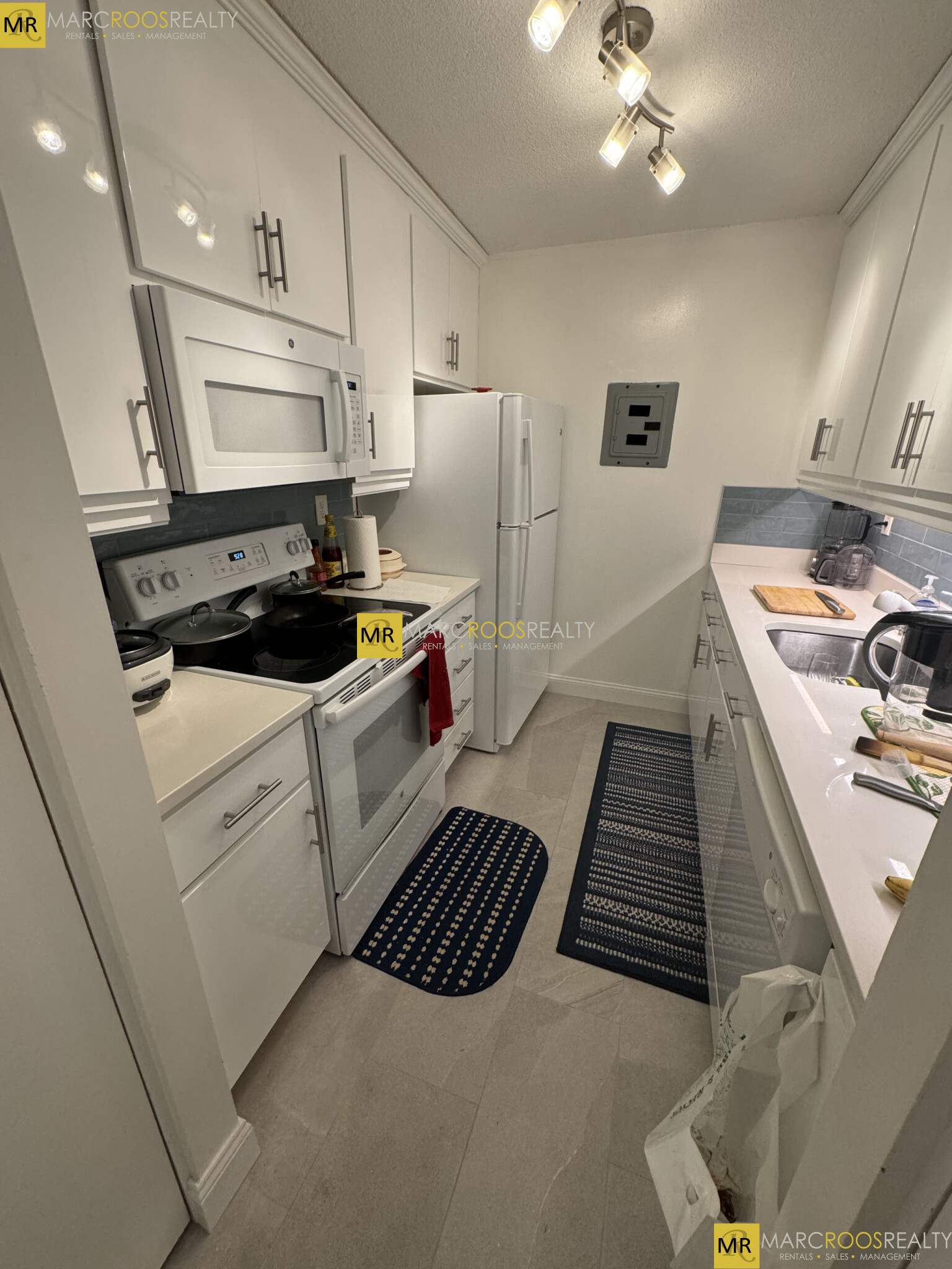 566 Commonwealth Ave, Fenway