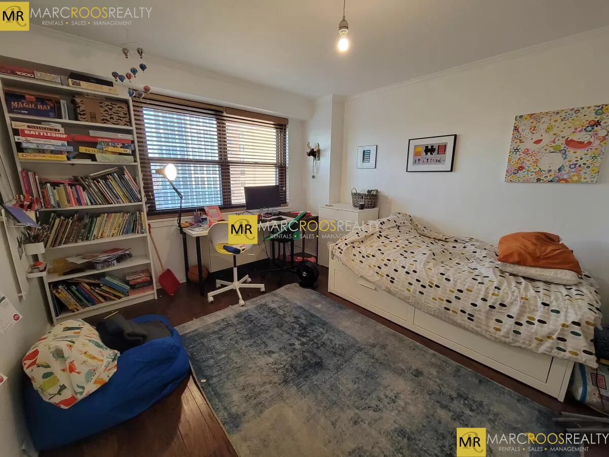 2 Hawthorne Pl, West End