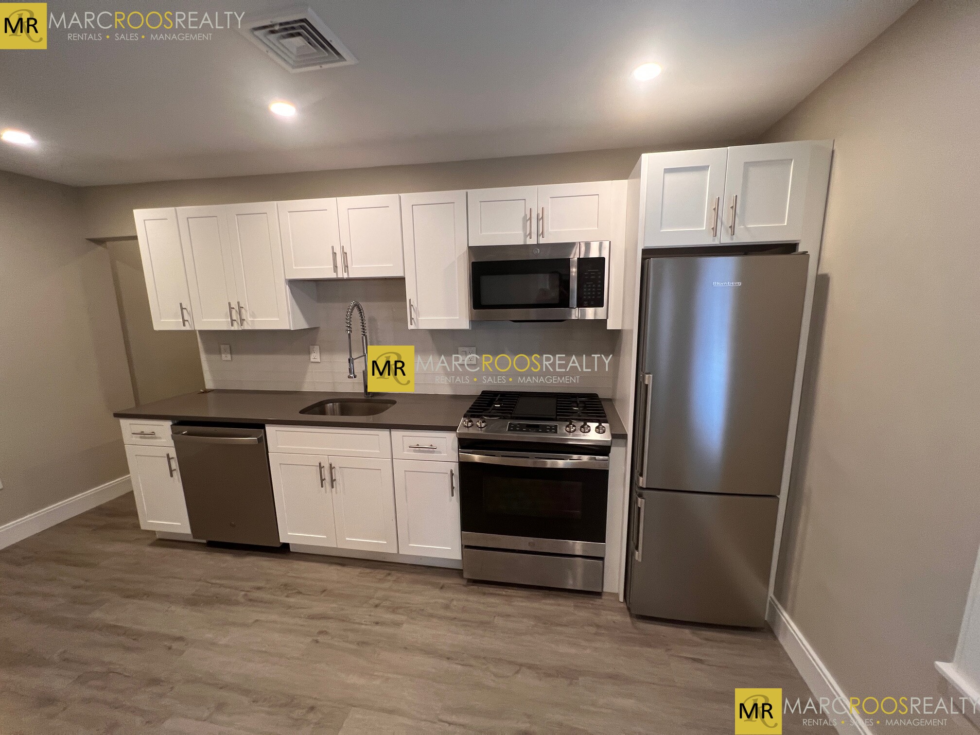 Photo 6 of Maverick Sq. Unit 302