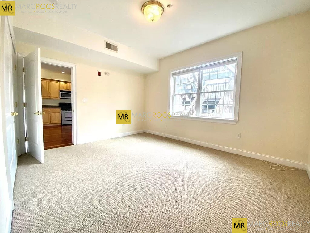 661 Bennington St, East Boston