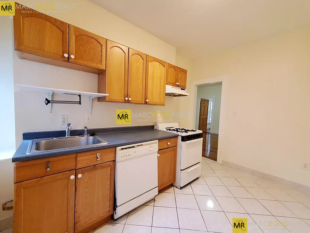 Photo 3 of 185 Beacon St. Unit 1