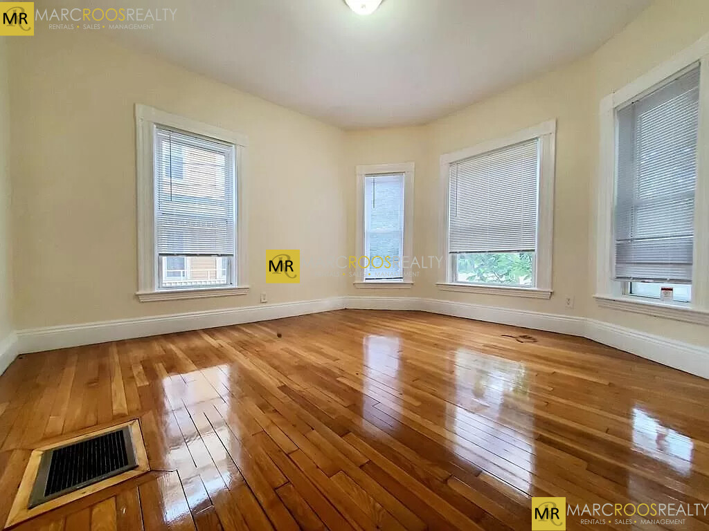 Photo 5 of 185 Beacon St. Unit 1