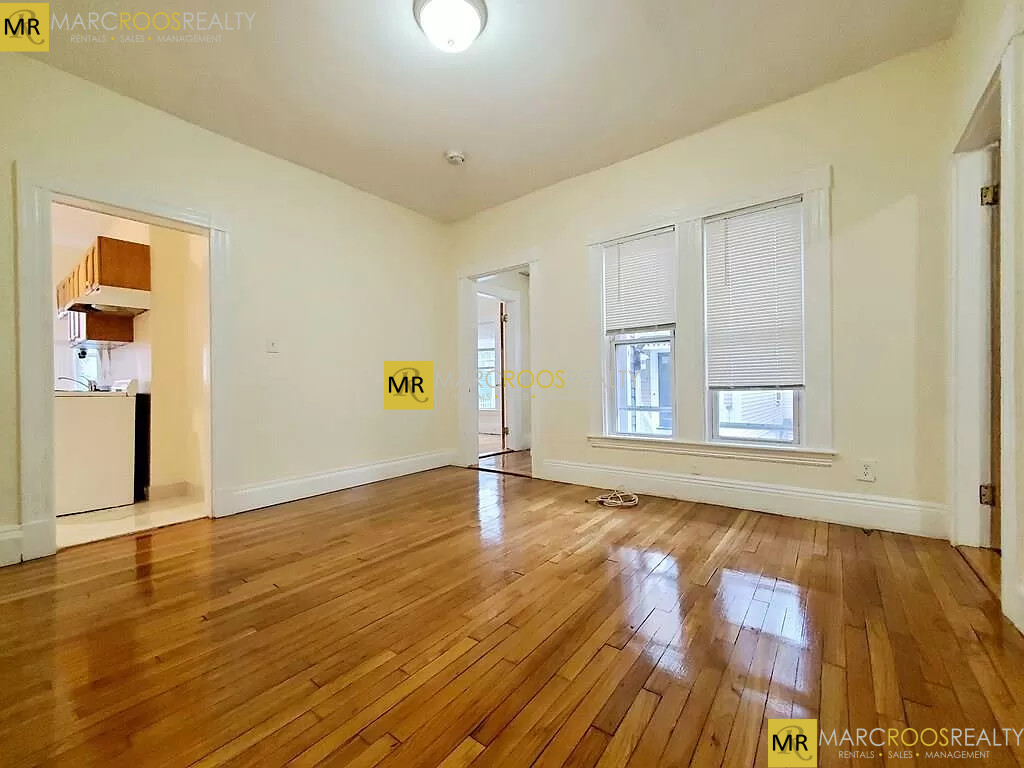 Photo 10 of 185 Beacon St. Unit 1