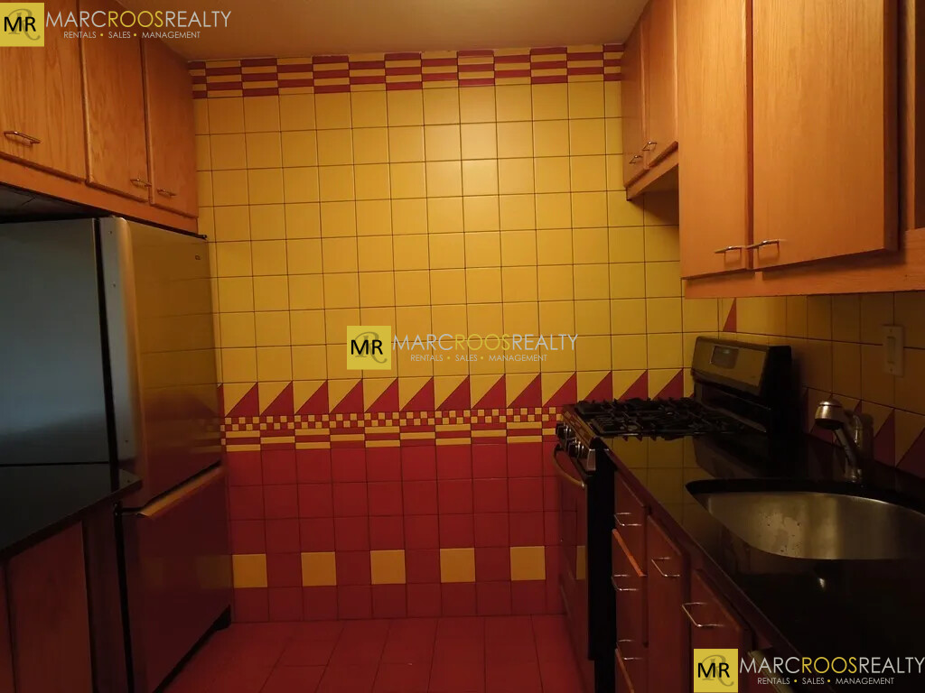 9 Hawthorne Pl, West End