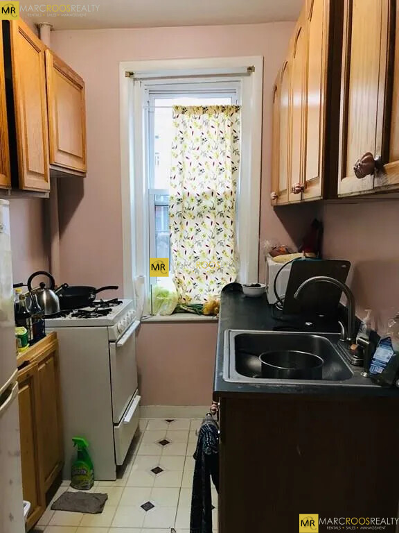 352 Riverway Unit 11, Boston