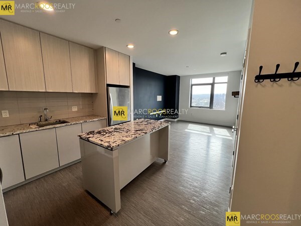 80 Fenwood Rd, Longwood