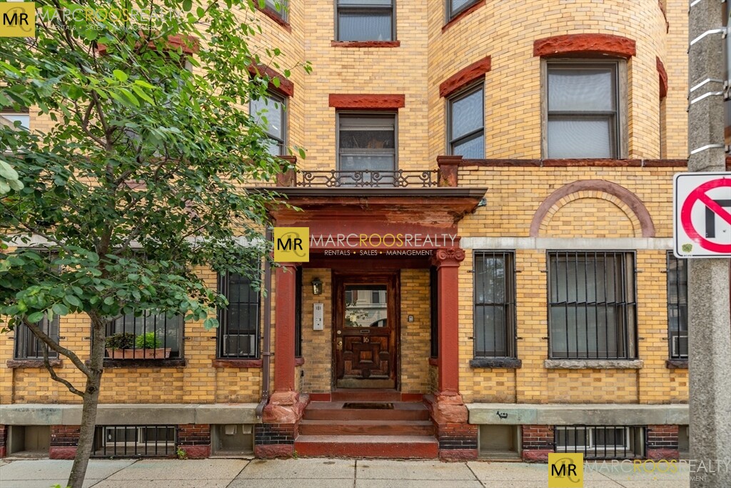 18 Edgerly Rd, Fenway